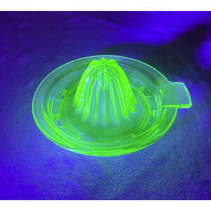 Vintage Uranium Green Glass Citrus Juicer Reamer 5" x 3" VGUC Depression Charity
